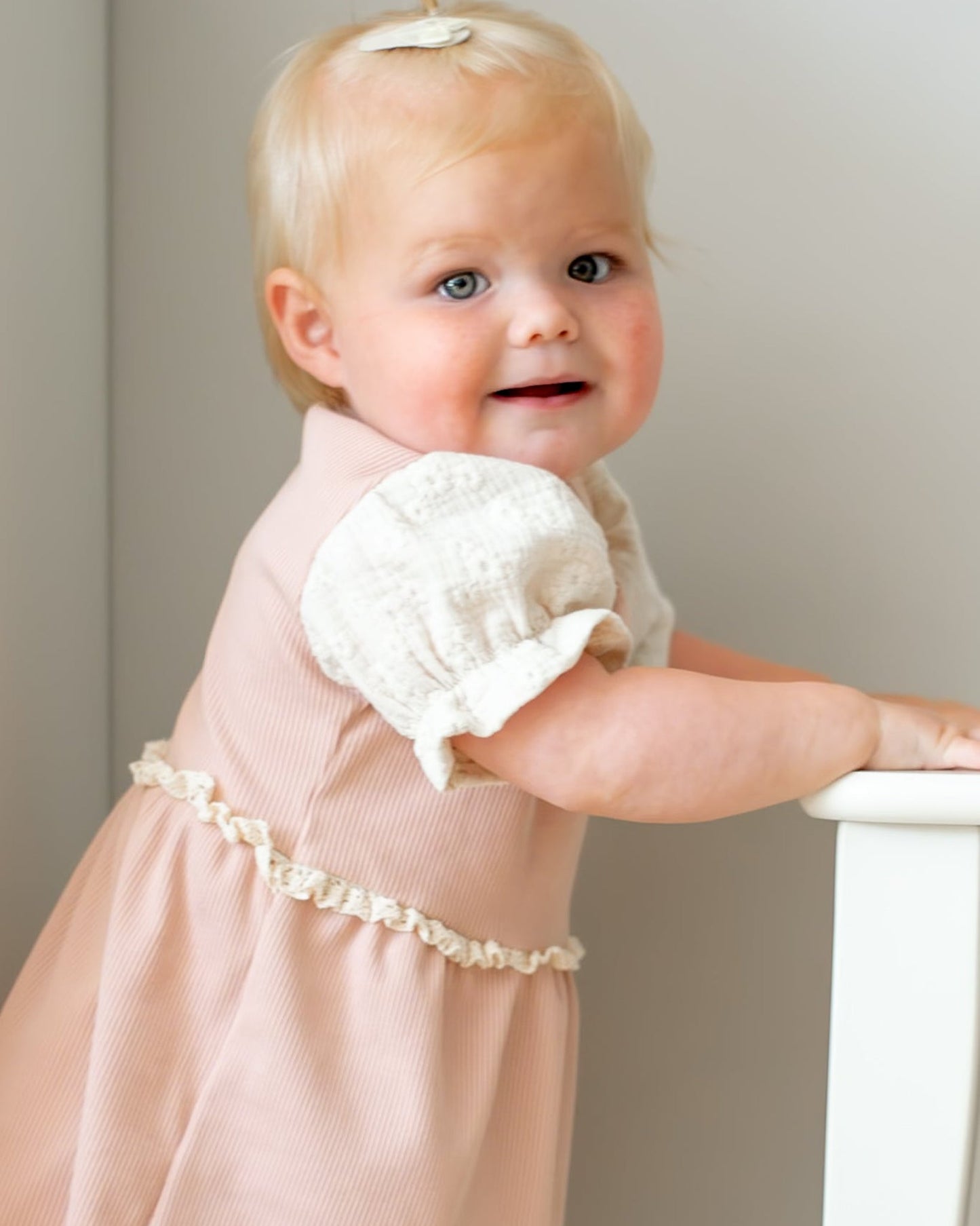 Jurkje met pofmouwtjes | Nude roze | Kant afbeelding 6 - Blossom & Feather