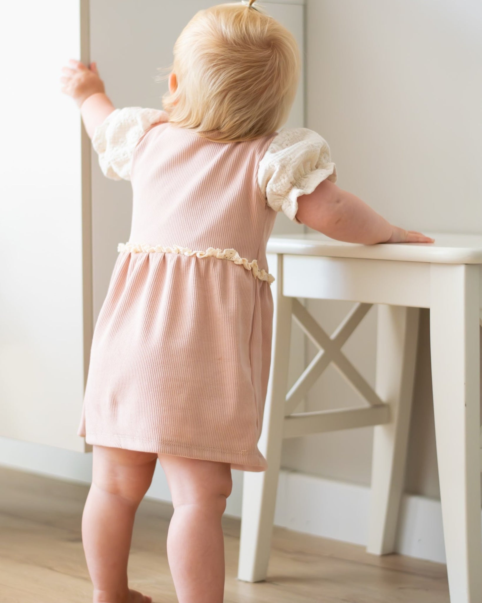 Jurkje met pofmouwtjes | Nude roze | Kant afbeelding 8 - Blossom & Feather