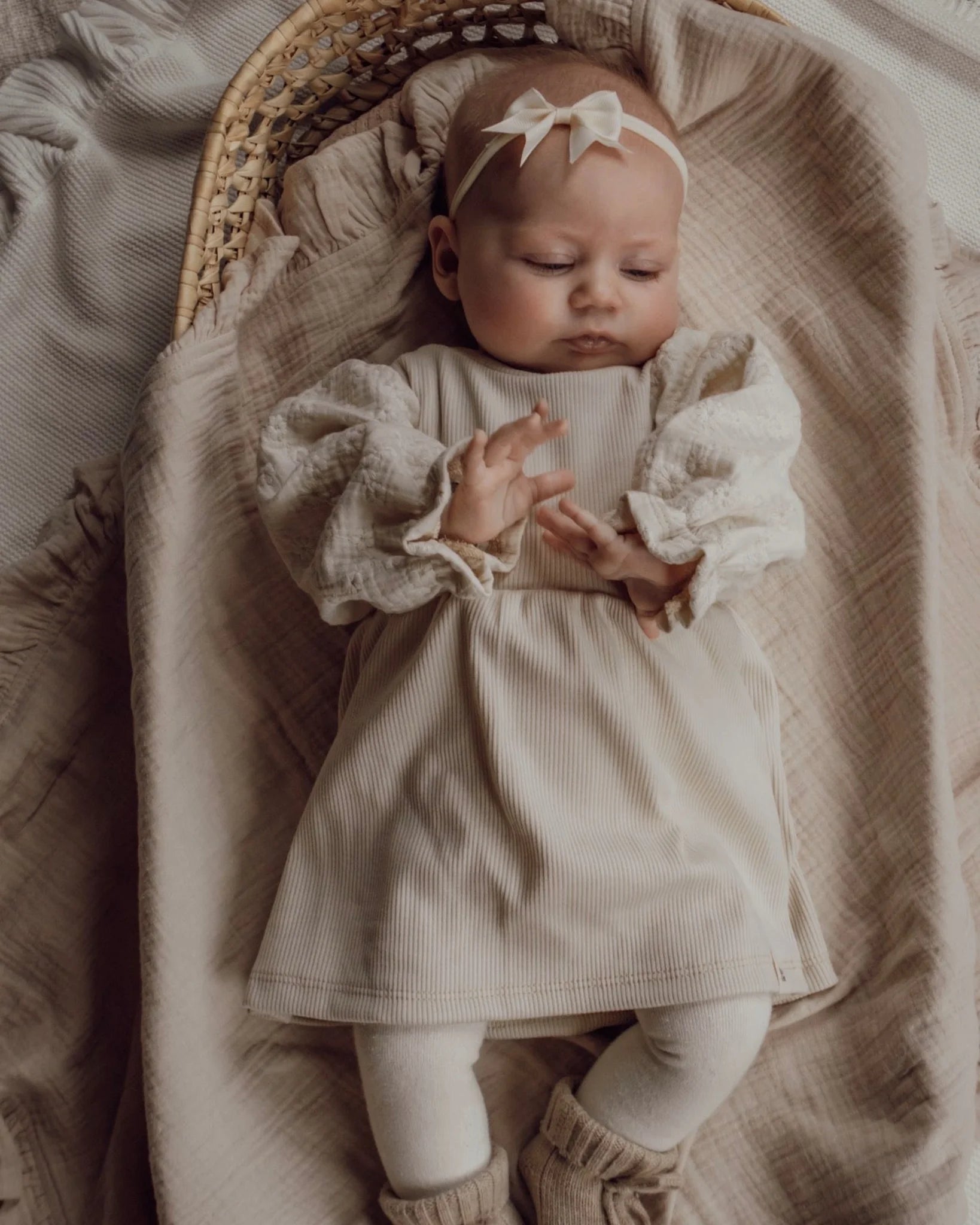 Jurkje rib | Broderie pofmouw afbeelding 2 - Blossom & Feather