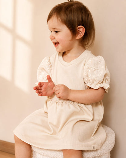 Jurkje rib | Crème | Broderie pofmouwtjes | Kant afbeelding 3 - Blossom & Feather