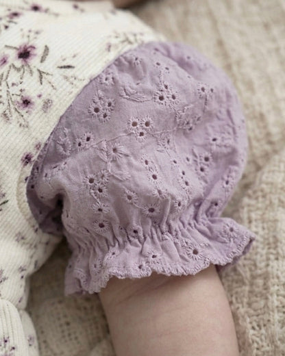 Jurkje rib | Kersenbloesem | Broderie | Lange of korte mouwtjes afbeelding 2 - Blossom & Feather