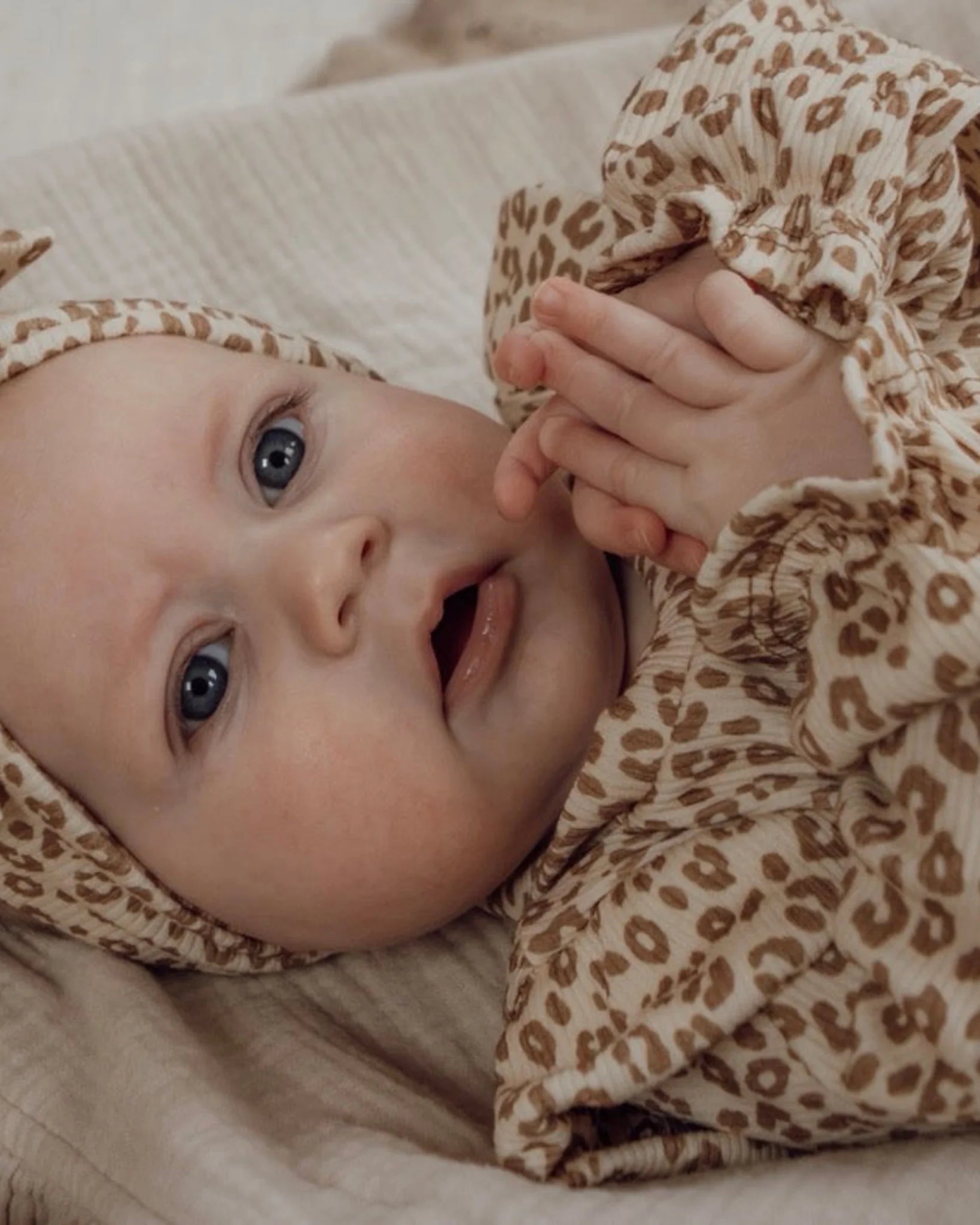 Jurkje rib | Luipaard | Ruffle afbeelding 6 - Blossom & Feather