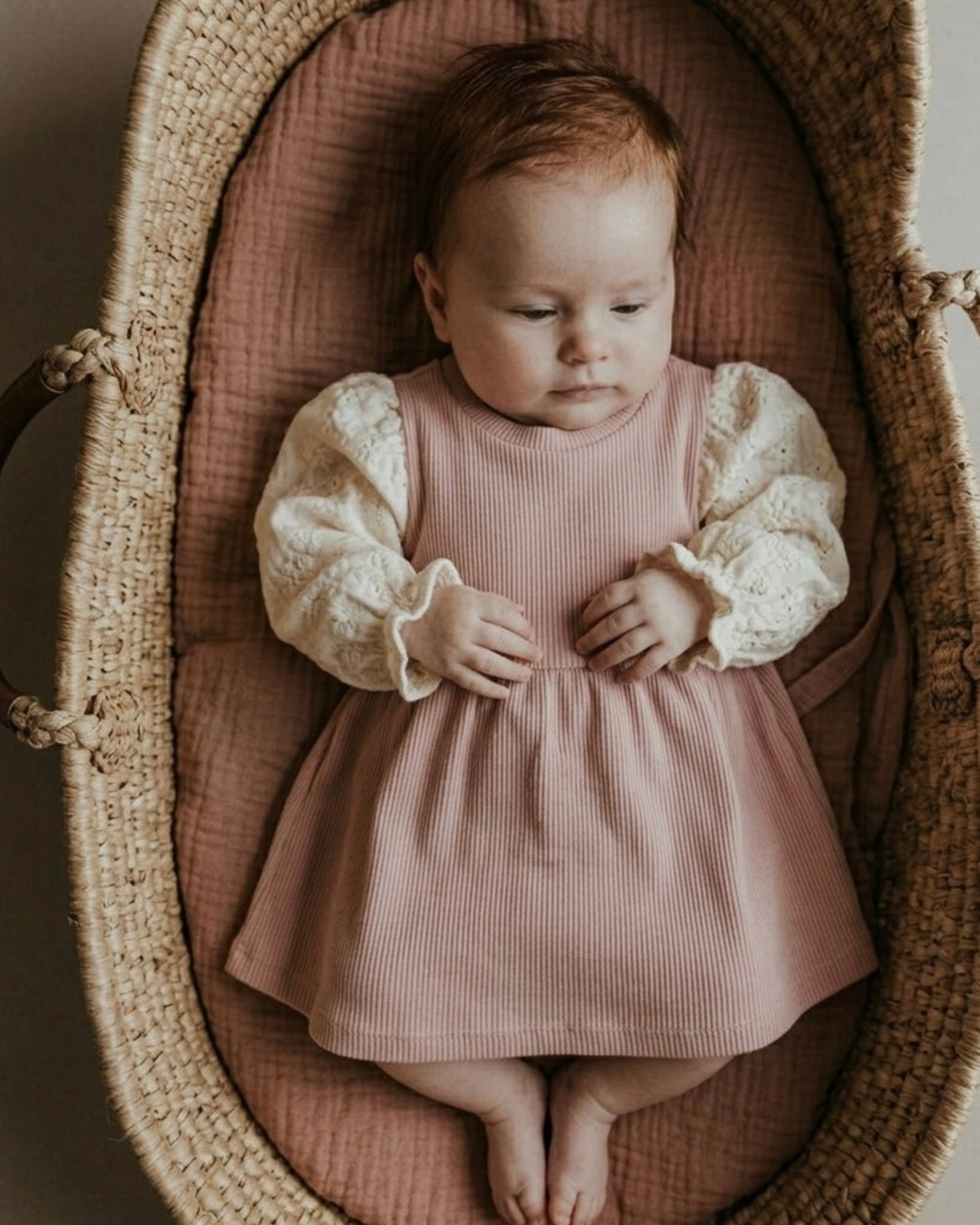 Jurkje rib | Nude roze | Broderie | Lange of korte mouwtjes afbeelding 3 - Blossom & Feather