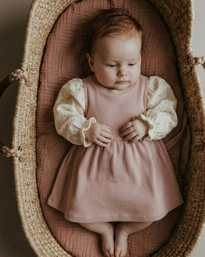 Jurkje rib | Nude roze | Broderie | Lange of korte mouwtjes afbeelding 3 - Blossom & Feather