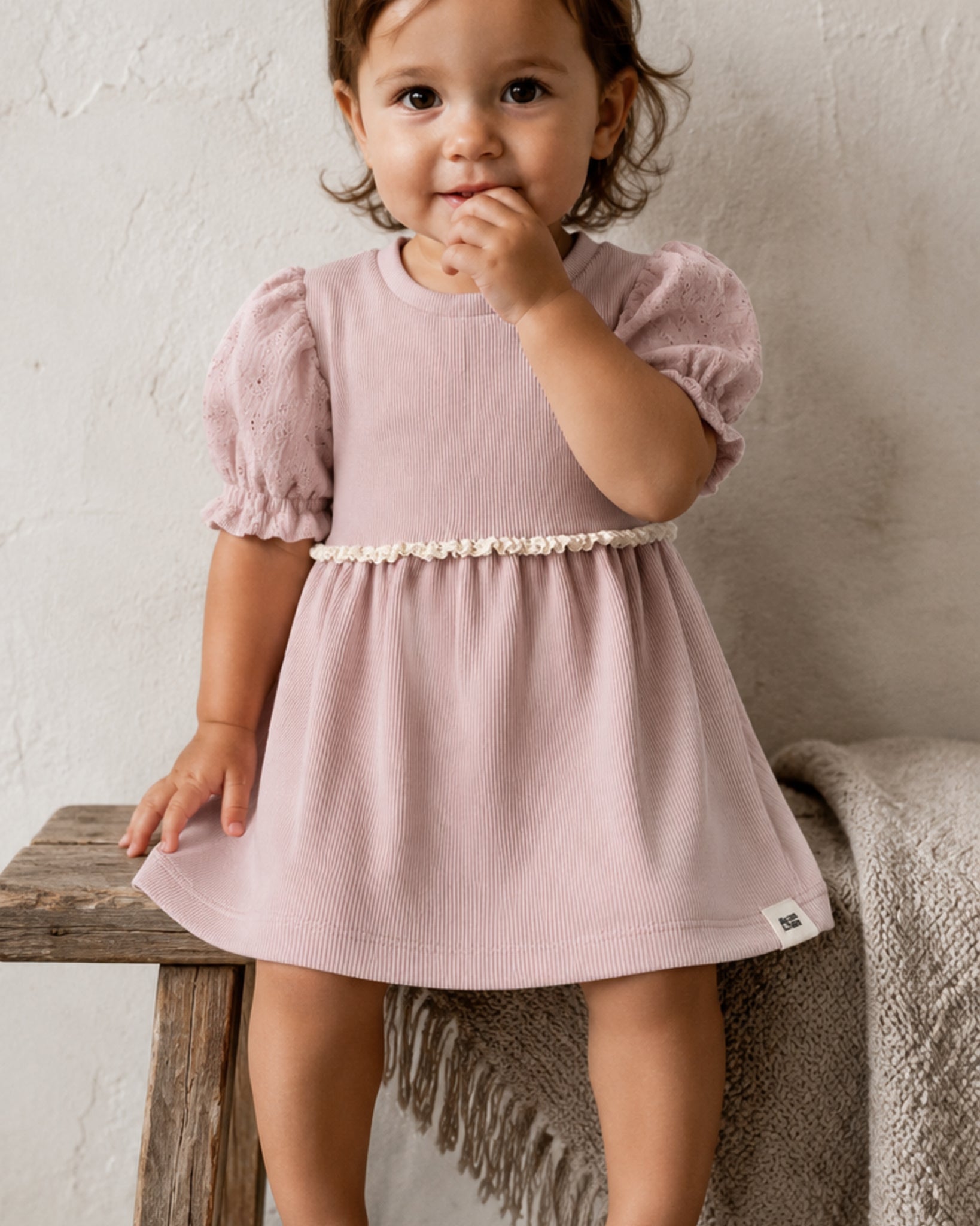 Jurkje rib | Oud roze | Broderie pofmouwtjes | Kant afbeelding 1 - Blossom & Feather