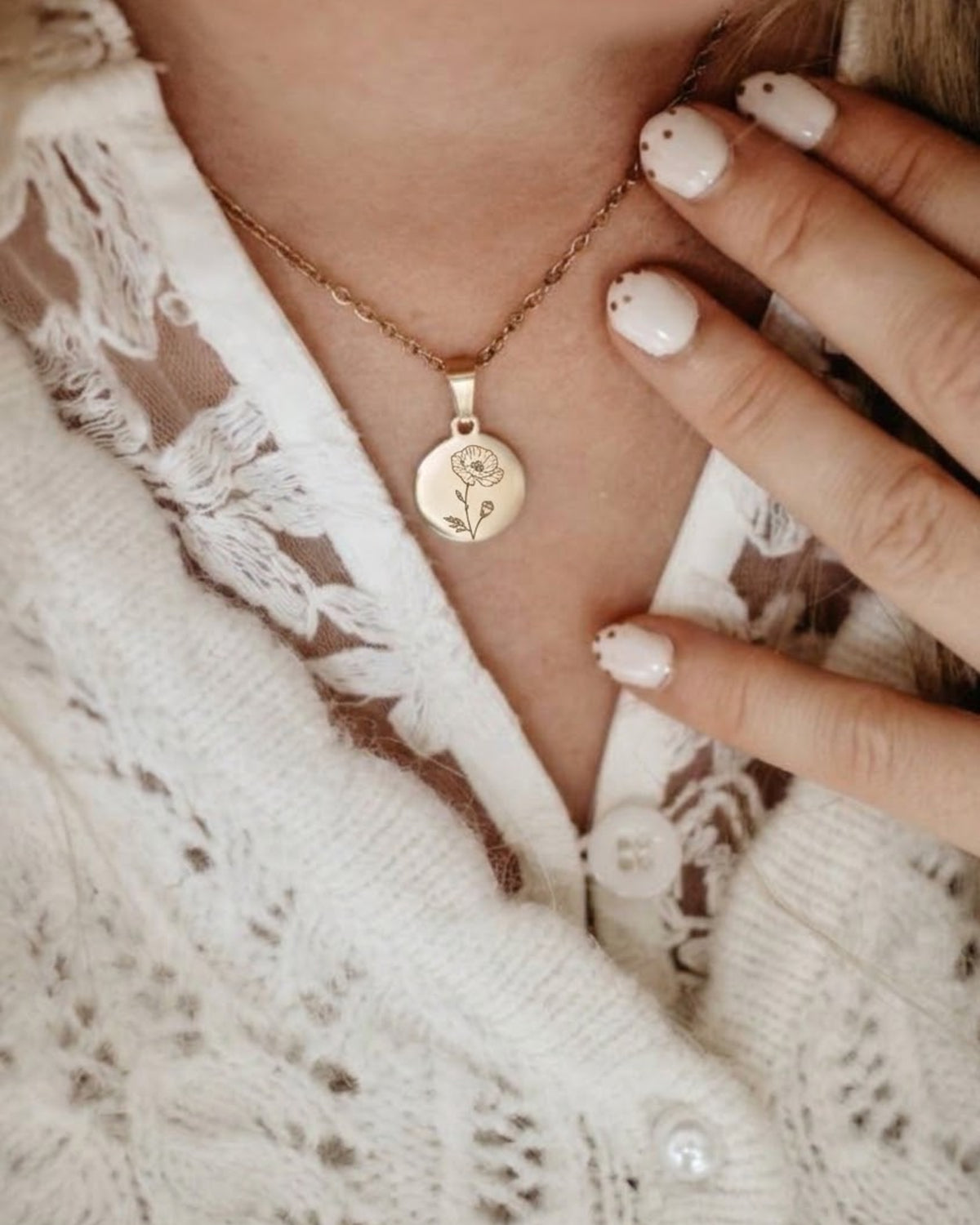 Collier fleur de naissance | Or image 1 - Blossom & Feather
