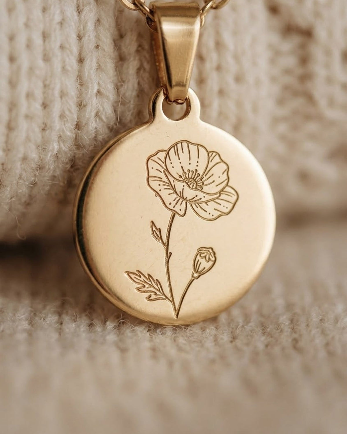 Geboortebloem ketting | Goud afbeelding 2 - Blossom & Feather