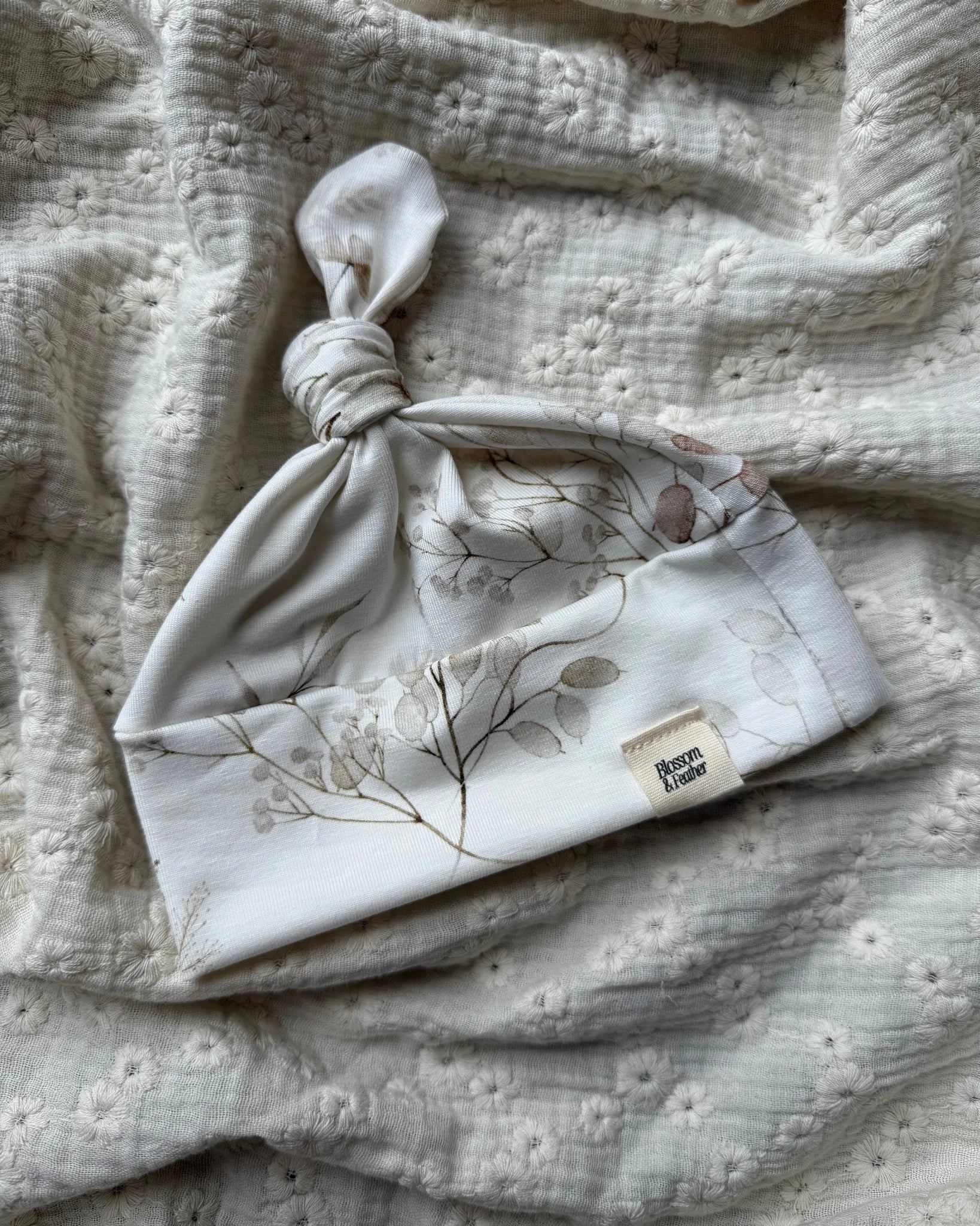 Knoopmutsje | Am�lie - Blossom & Feather