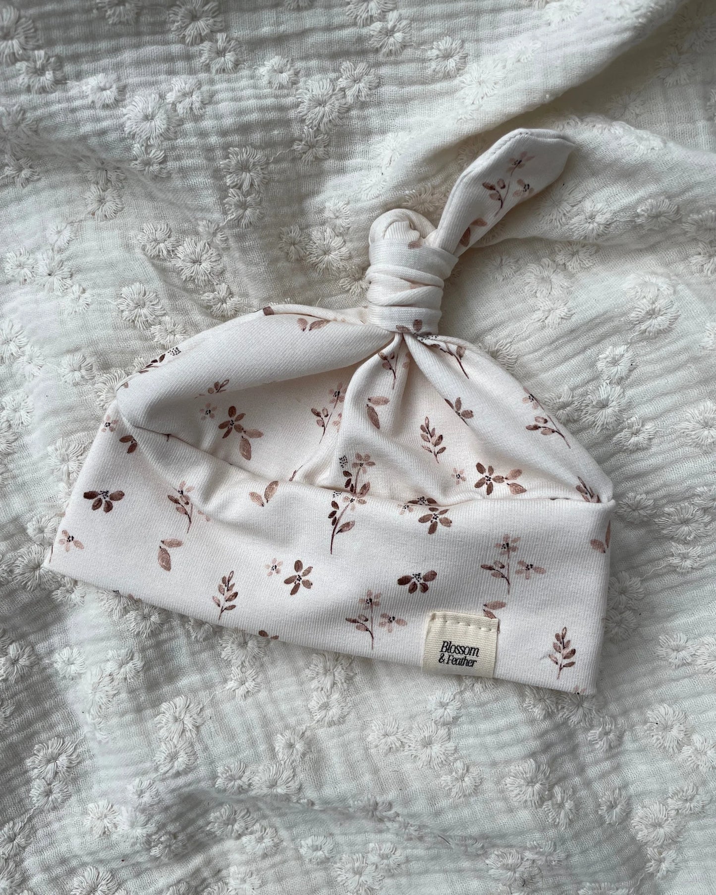 Knoopmutsje | Jula - Blossom & Feather