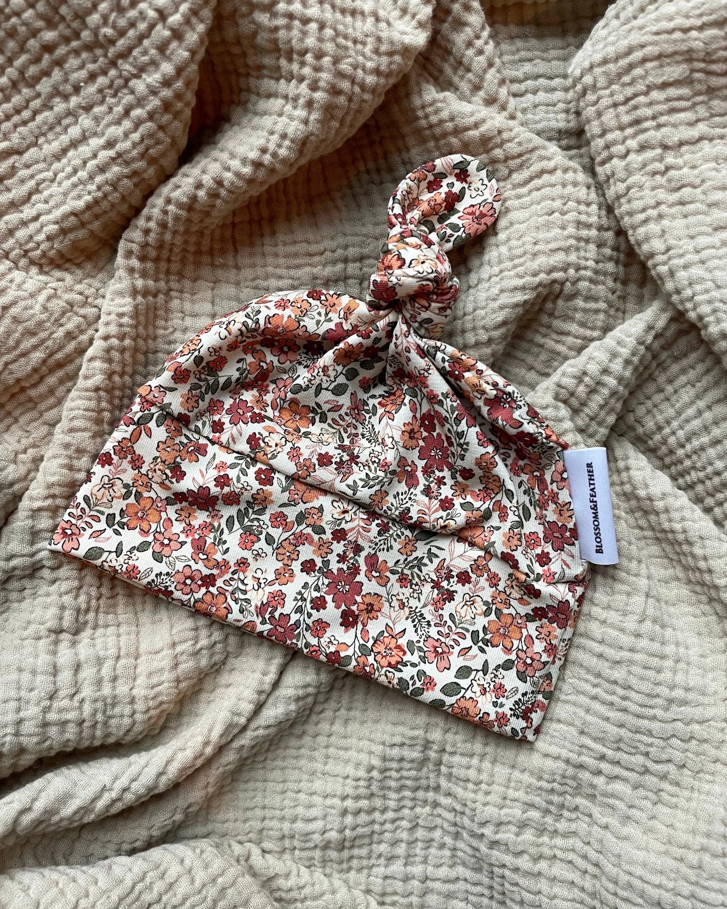 Knoopmutsje | Fleur - Blossom & Feather