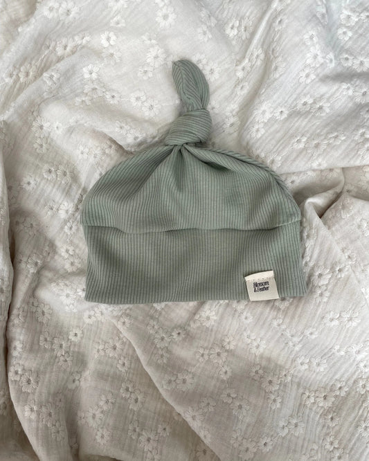 Knoopmutsje rib | Dusty groen - Blossom & Feather