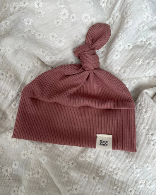 Knoopmutsje rib | Klei roze - Blossom & Feather