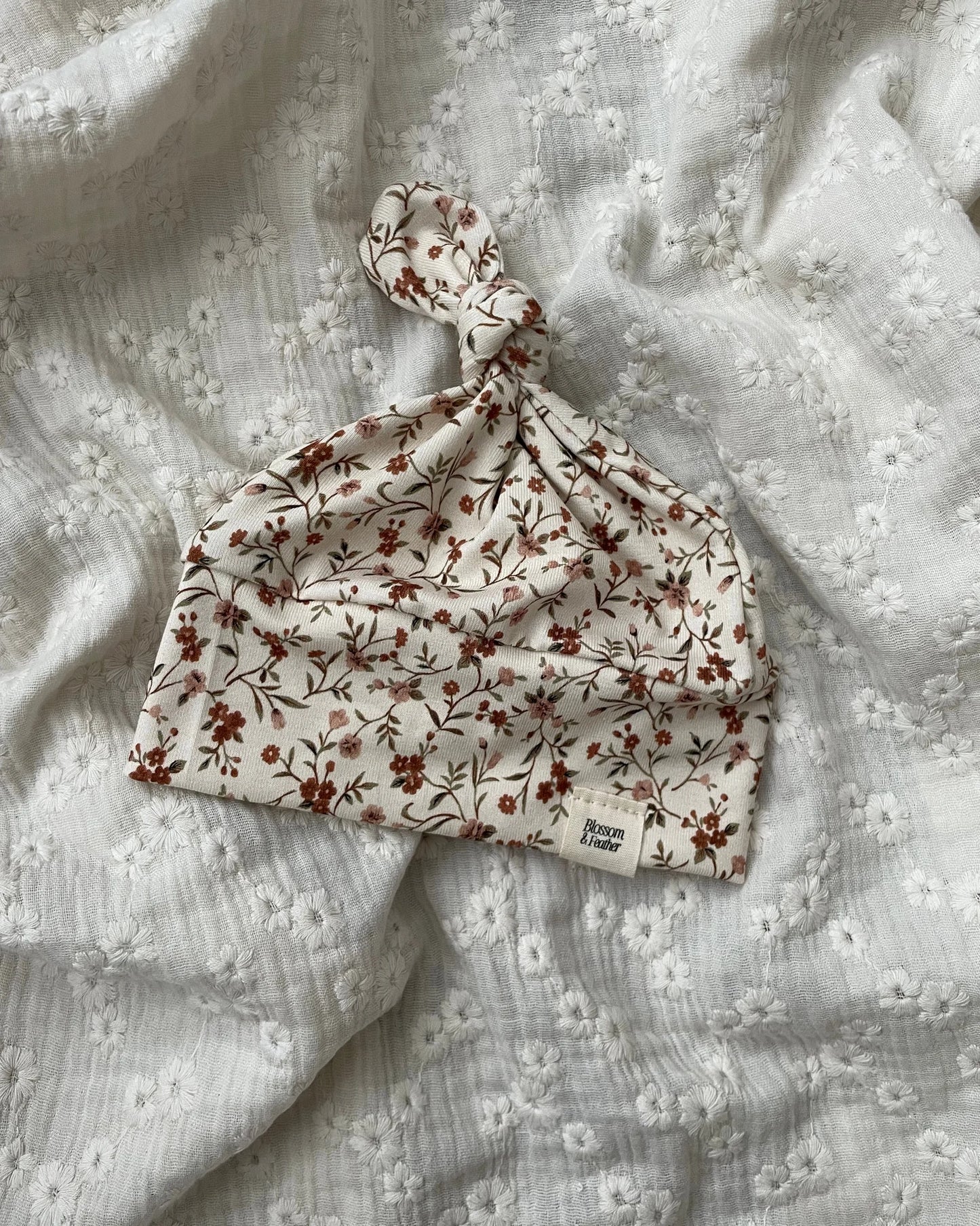 Knoopmutsje | Stella - Blossom & Feather