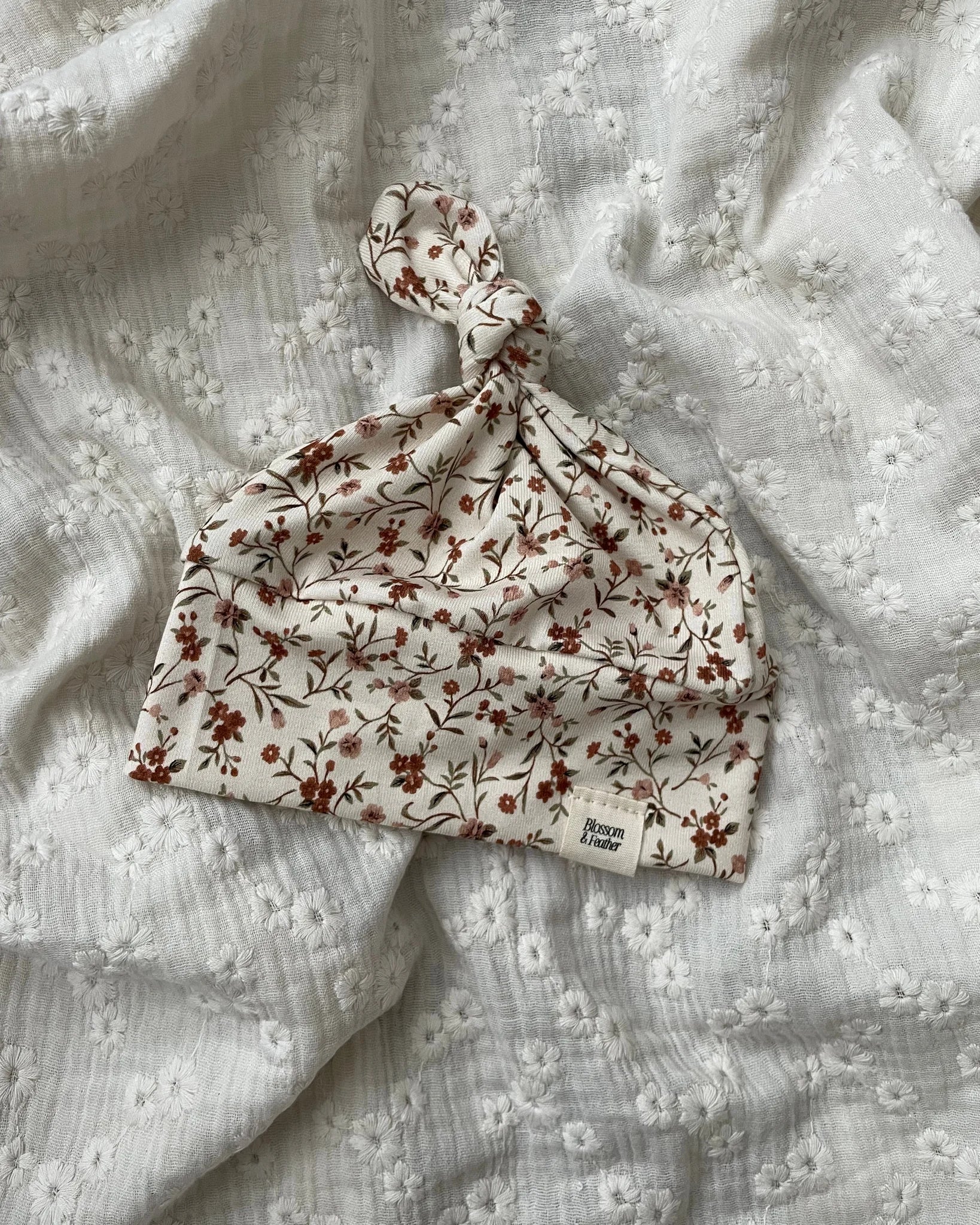 Knoopmutsje | Stella - Blossom & Feather