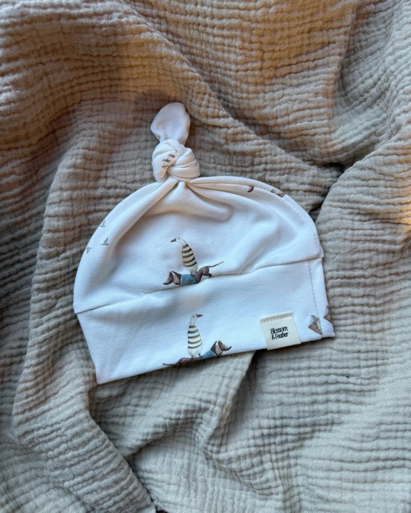 Knoopmutsje | Teckel - Blossom & Feather