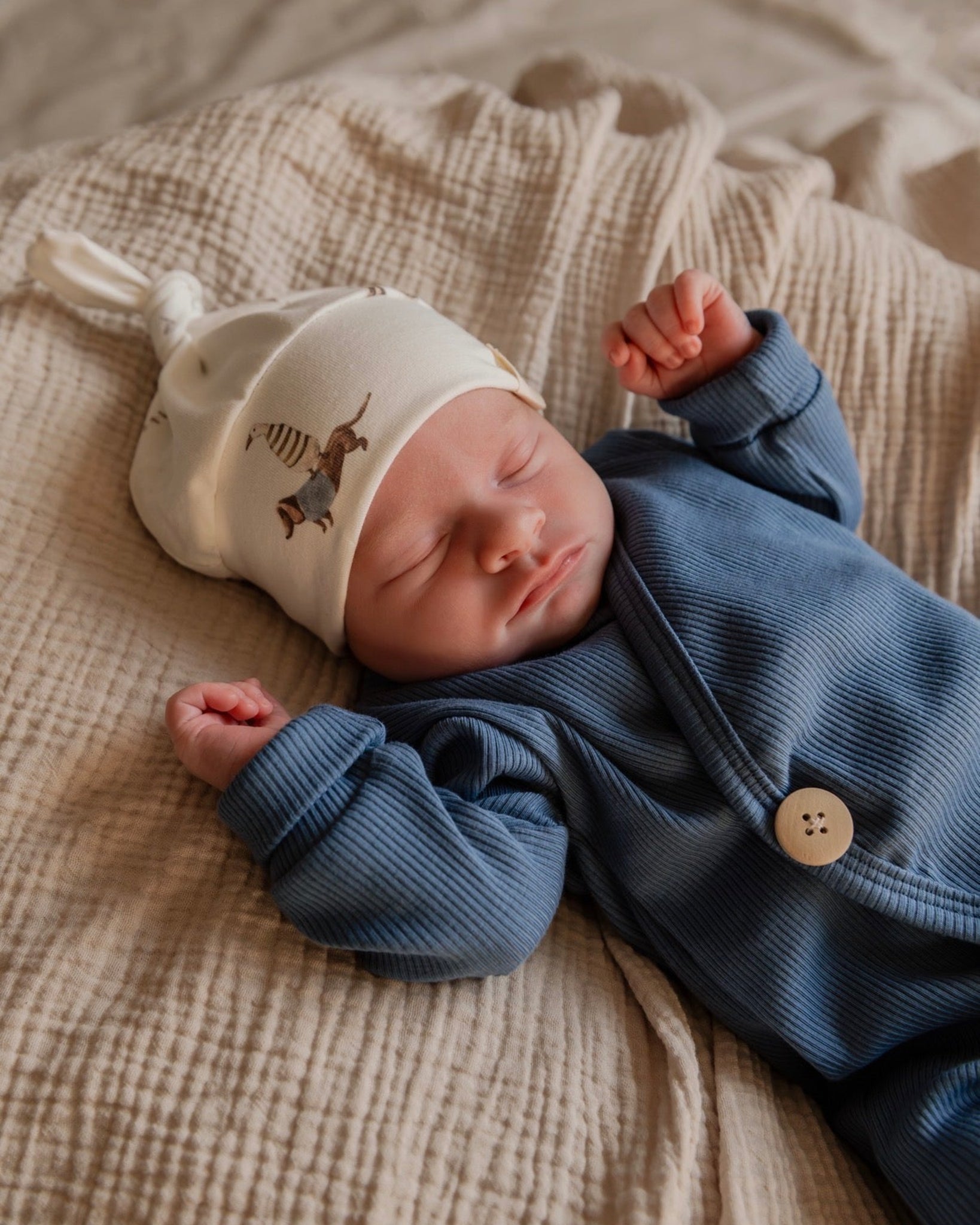 Knoopmutsje | Teckel afbeelding 1 - Blossom & Feather