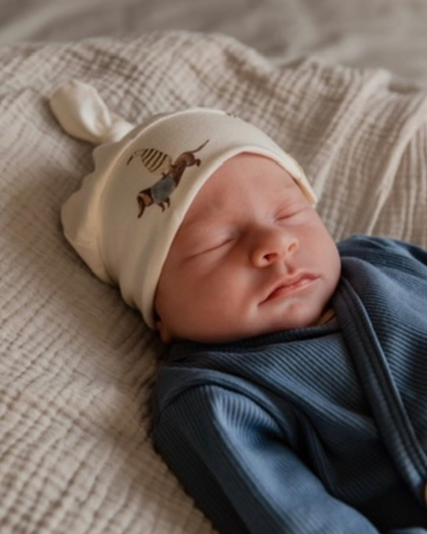 Knoopmutsje | Teckel afbeelding 2 - Blossom & Feather