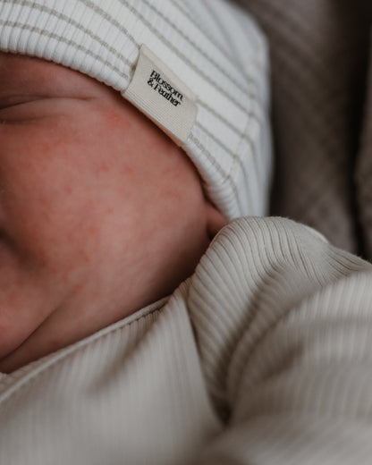 Beanie rib | Beige streepjes afbeelding 1 - Blossom & Feather