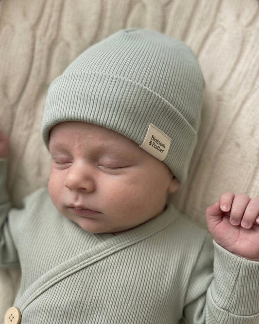 Beanie rib | Dusty groen - Blossom & Feather