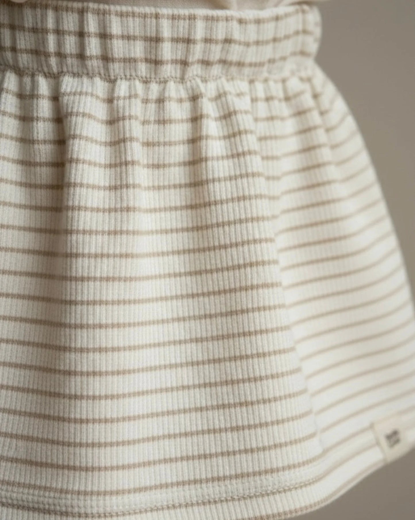 Rokje rib | Beige streepjes afbeelding 3 - Blossom & Feather