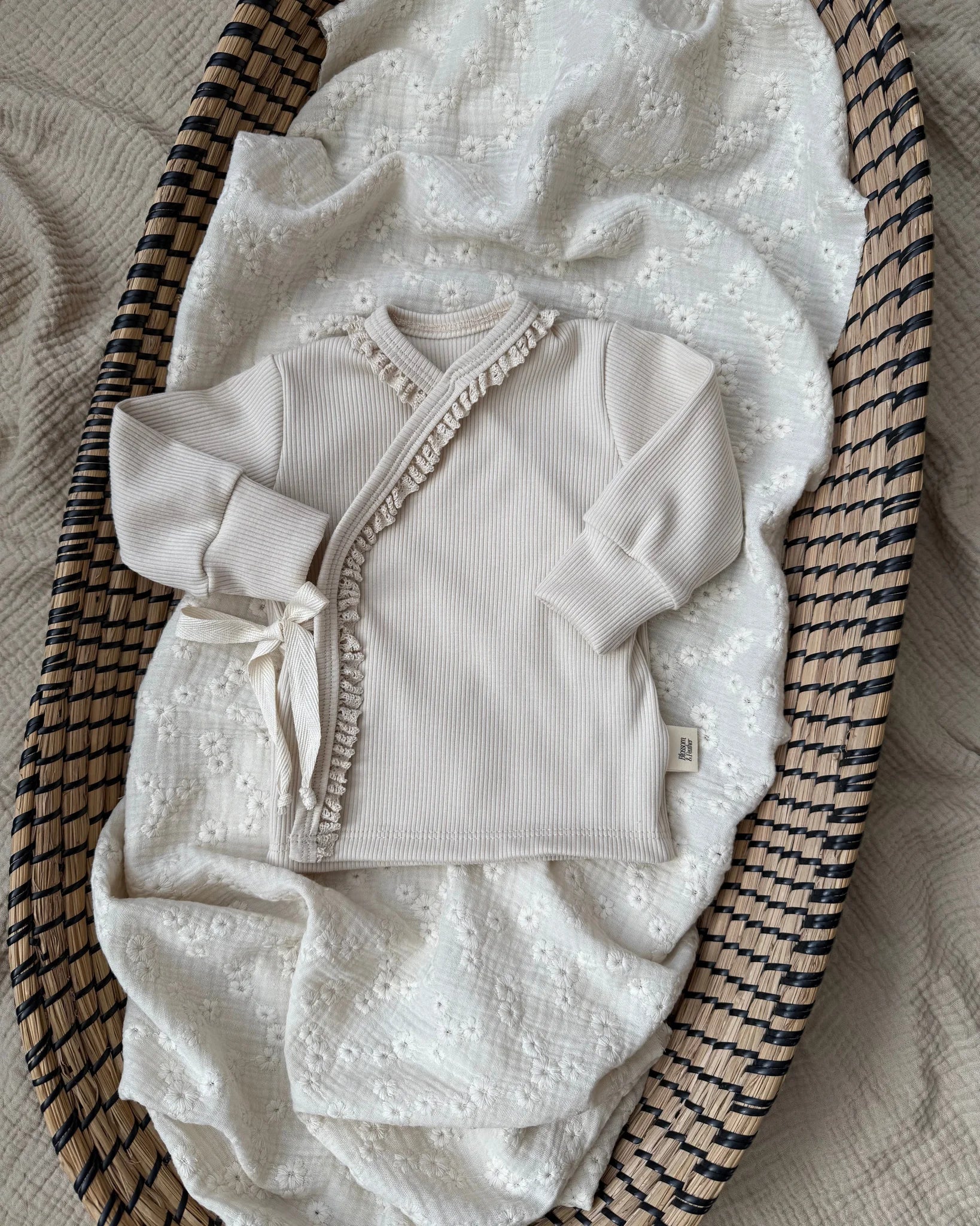 Overslagshirtje rib | Cr�me | Kant afbeelding 1 - Blossom & Feather