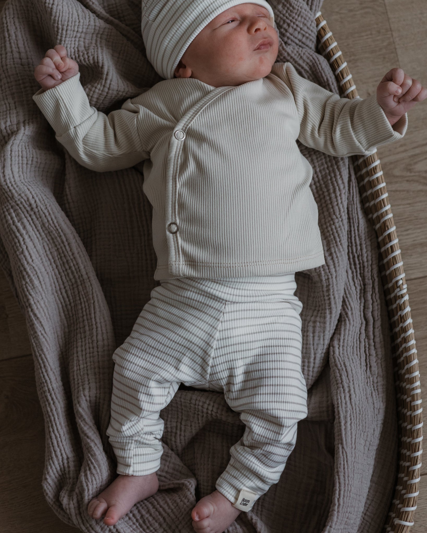 Overslagshirtje rib | Crème afbeelding 2 - Blossom & Feather