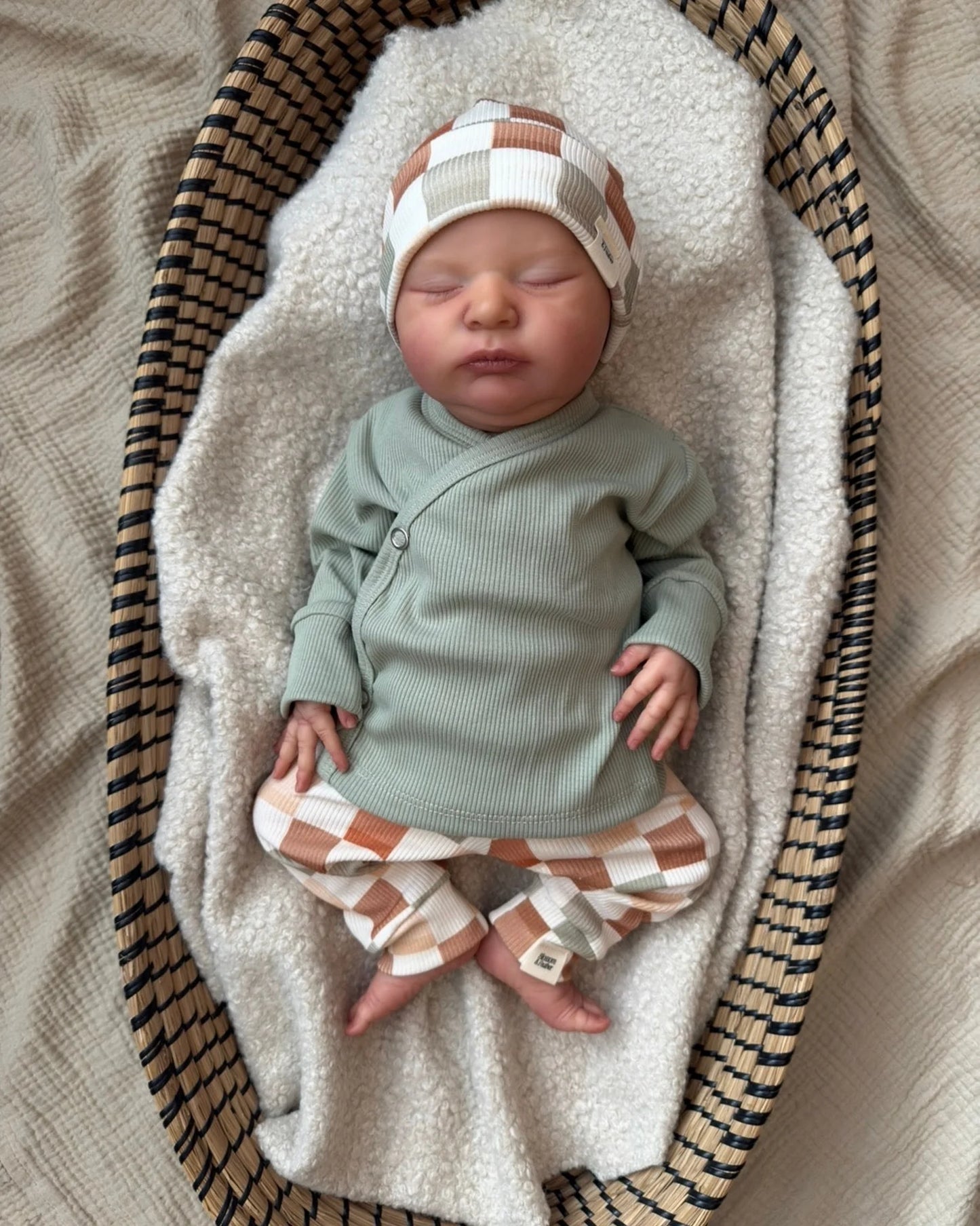 Overslagshirtje rib | Dusty Groen afbeelding 1 - Blossom & Feather