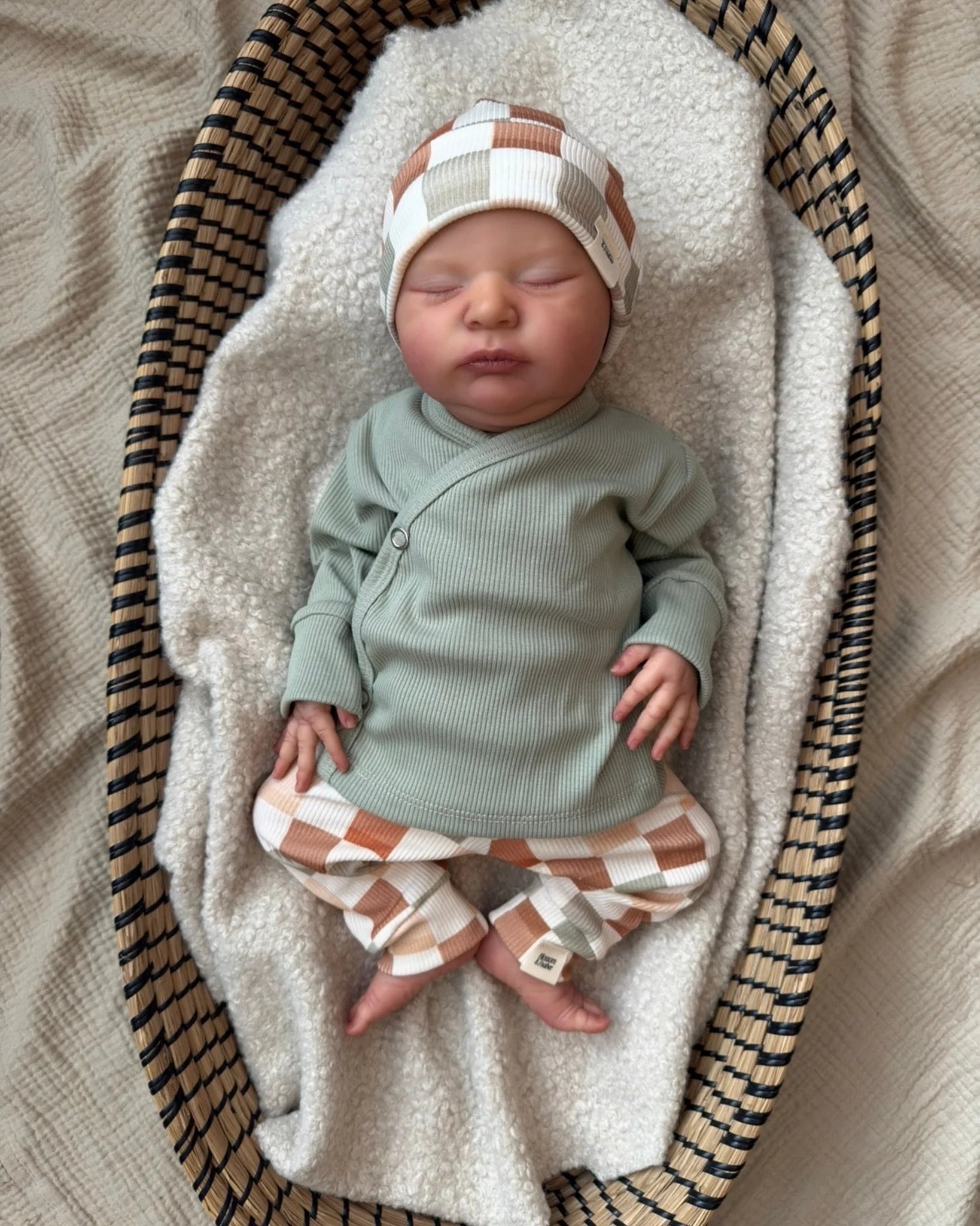 Overslagshirtje rib | Dusty Groen afbeelding 1 - Blossom & Feather