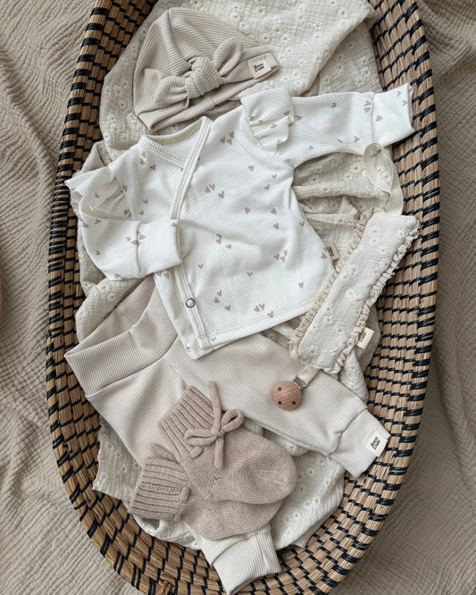 Overslagshirtje rib | Met of zonder ruffle | Hartjes afbeelding 2 - Blossom & Feather