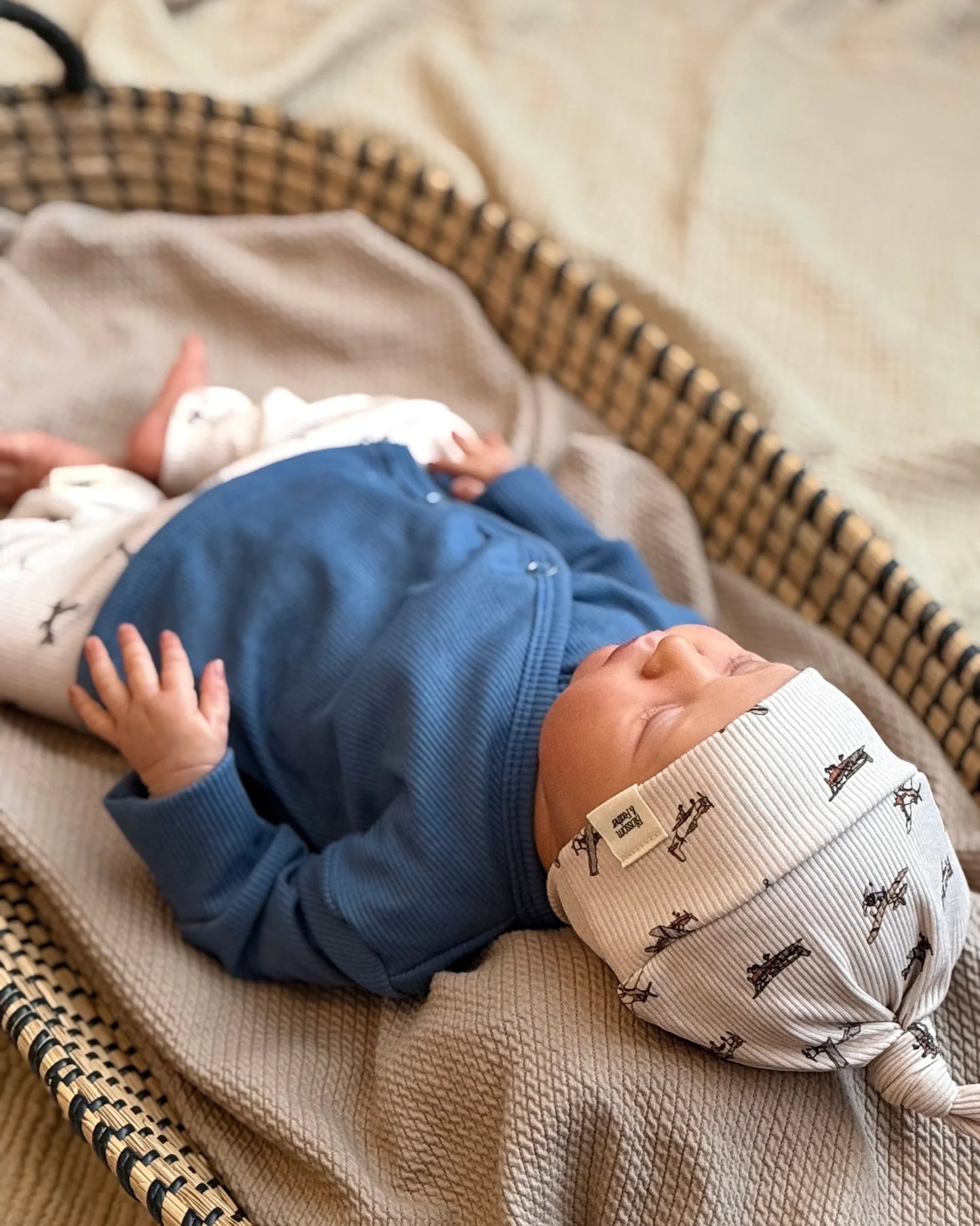 Overslagshirtje rib | Jeansblauw afbeelding 2 - Blossom & Feather