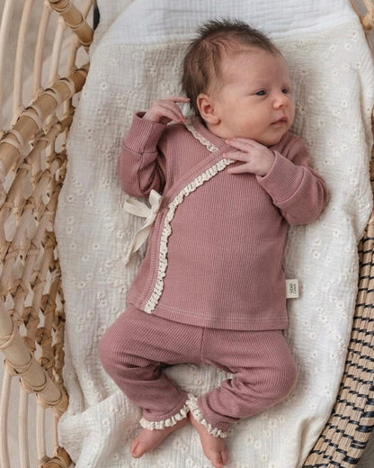 Overslagshirtje rib | Klei roze | Kant afbeelding 1 - Blossom & Feather