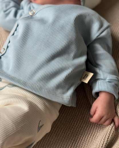 Overslagshirtje rib | Licht blauw afbeelding 2 - Blossom & Feather