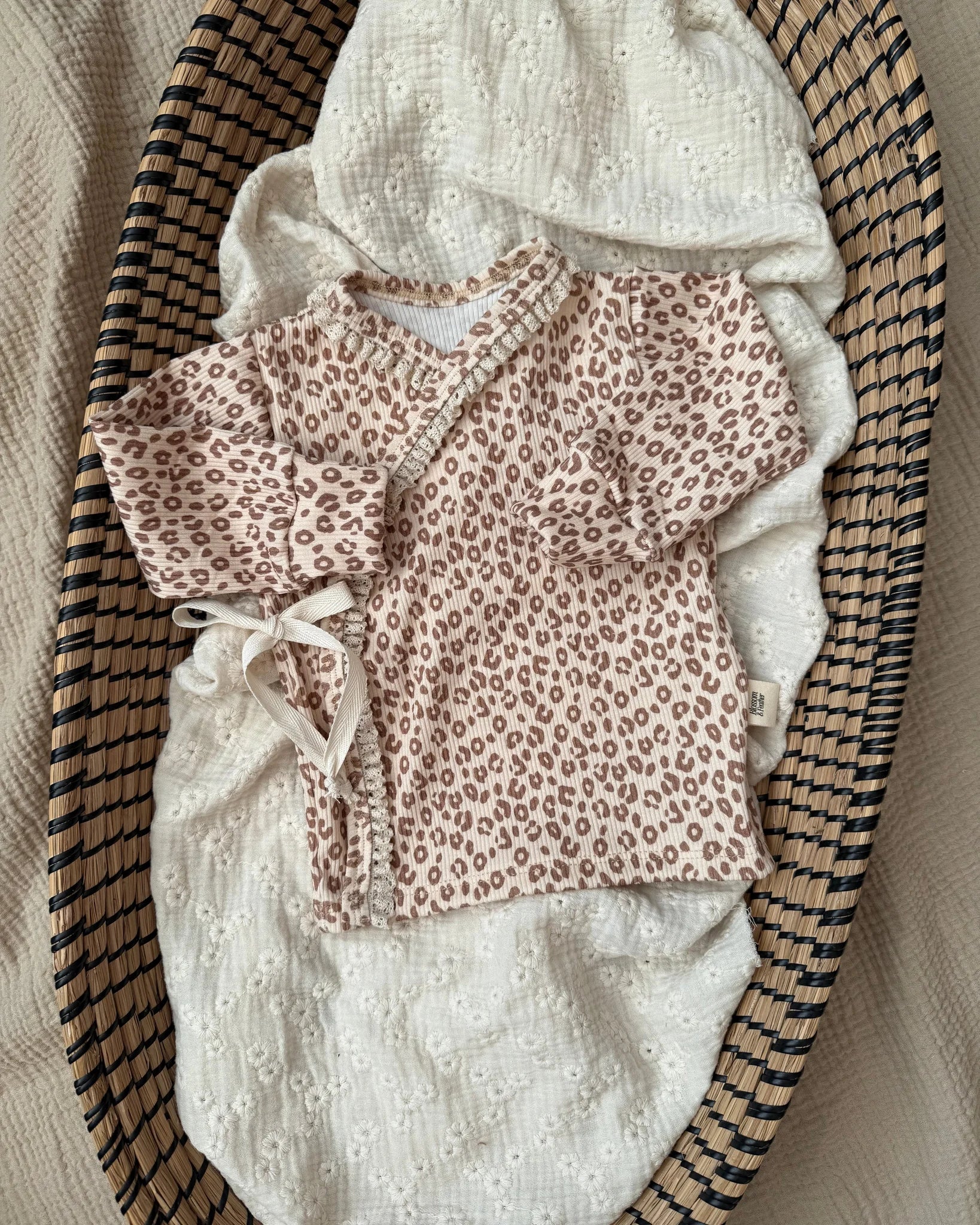 Overslagshirtje rib | Luipaard | Kant afbeelding 1 - Blossom & Feather