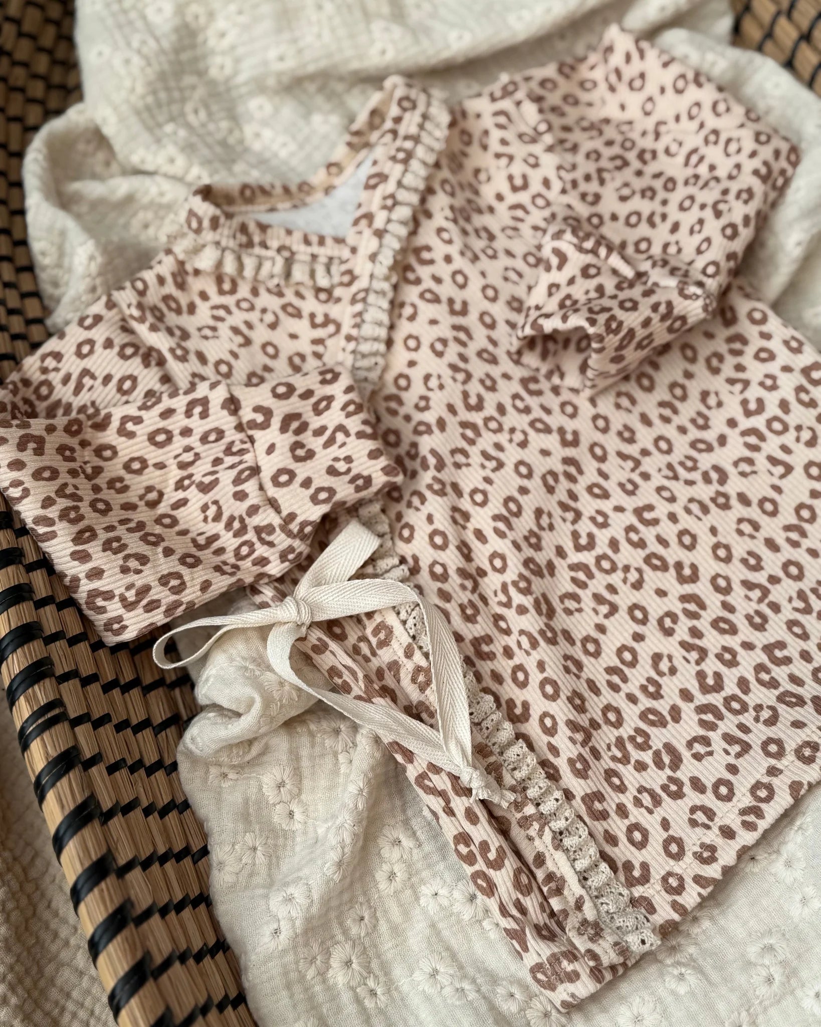 Overslagshirtje rib | Luipaard | Kant afbeelding 2 - Blossom & Feather