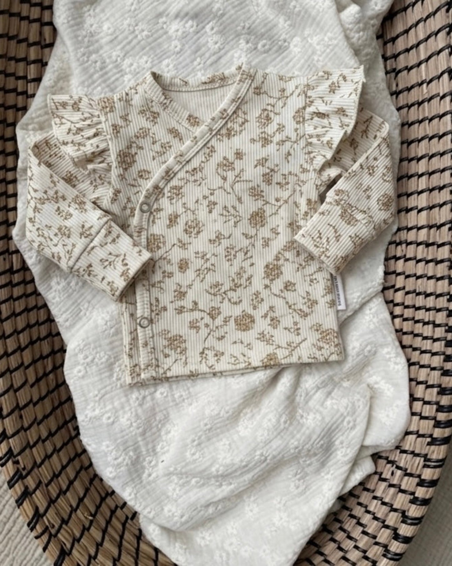 Overslagshirtje rib | Met of zonder ruffle | Vintage bloem - Blossom & Feather