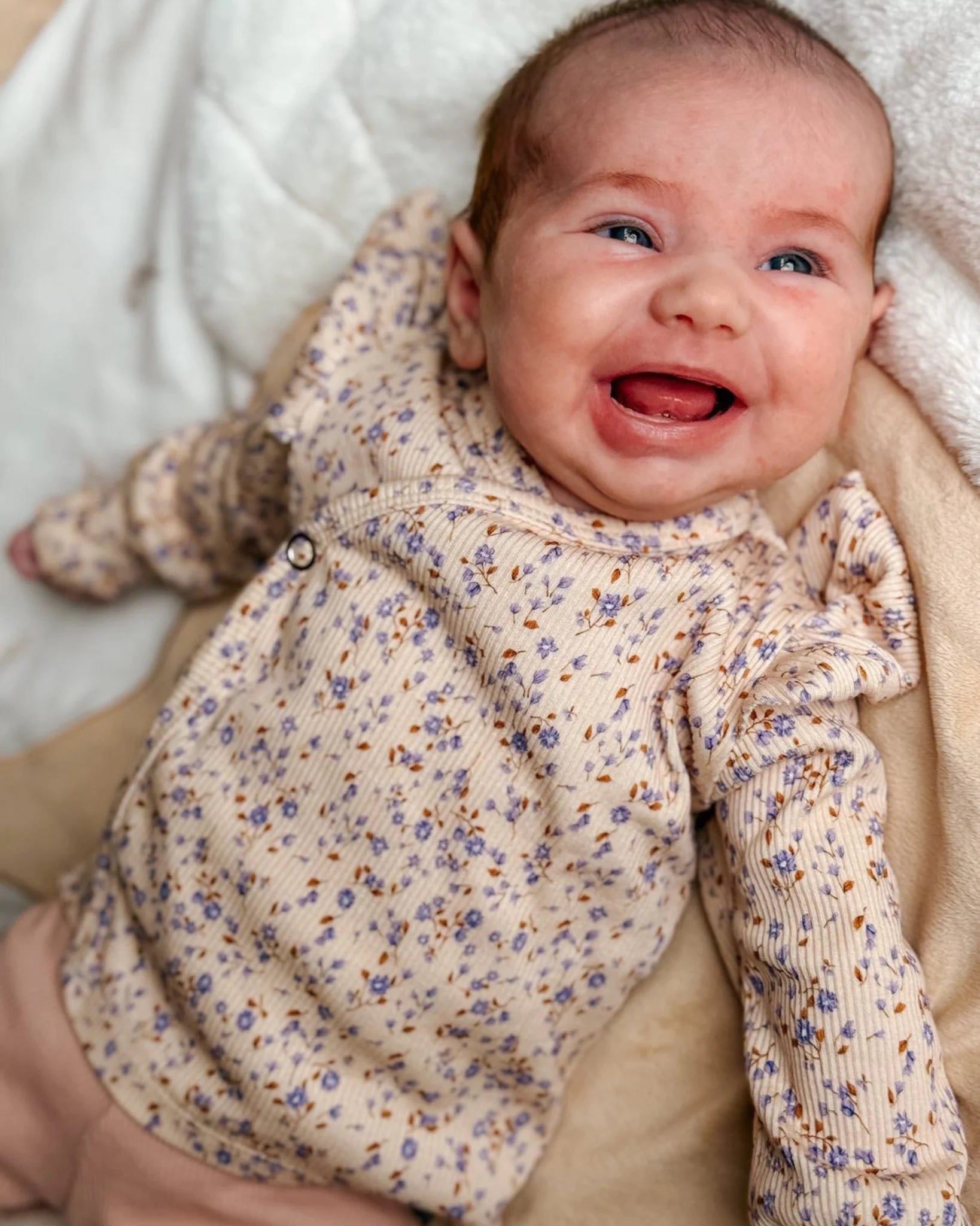 Overslagshirtje rib | Met of zonder ruffle | Sofia afbeelding 1 - Blossom & Feather