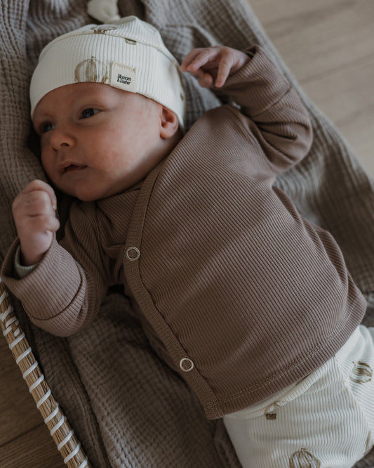 Overslagshirtje rib | Taupe afbeelding 1 - Blossom & Feather