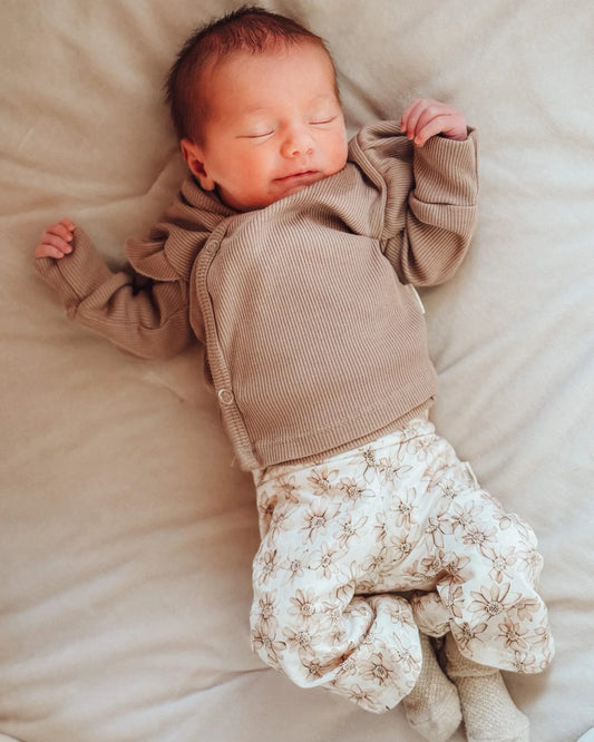 Overslagshirtje rib | Met of zonder ruffle | Taupe afbeelding 1 - Blossom & Feather