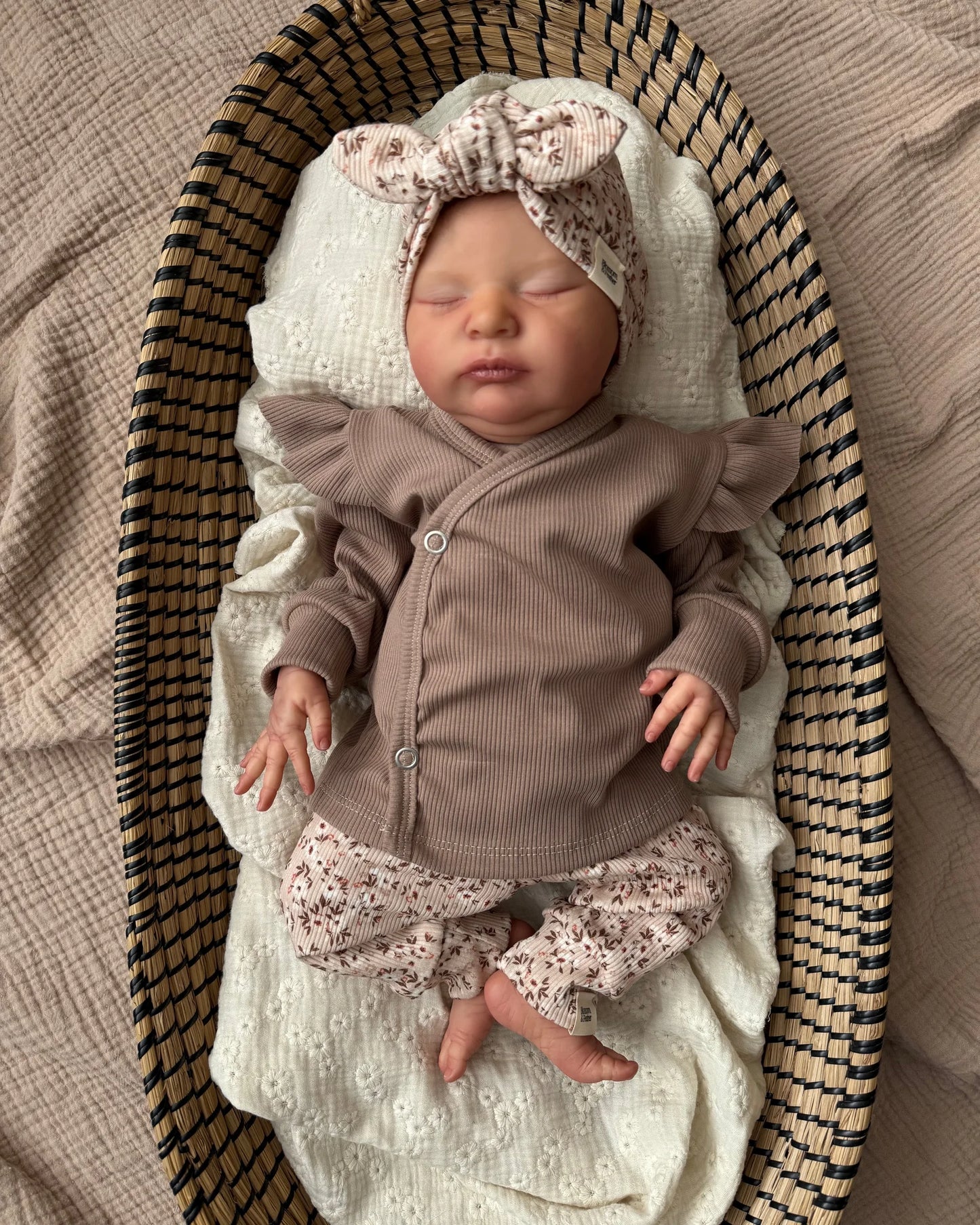 Overslagshirtje rib | Met of zonder ruffle | Taupe afbeelding 3 - Blossom & Feather