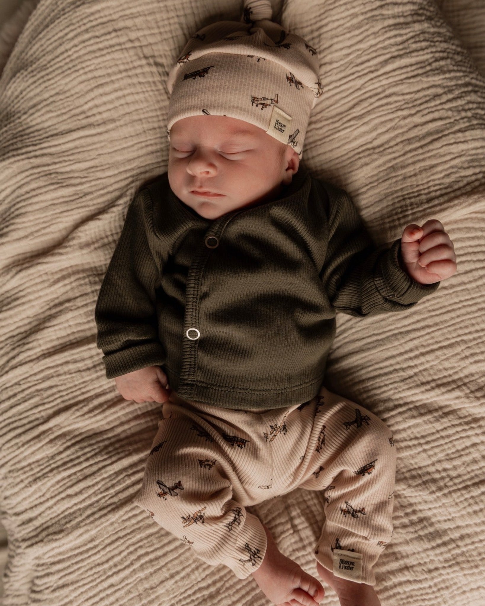 Overslagshirtje rib | Legergroen afbeelding 1 - Blossom & Feather