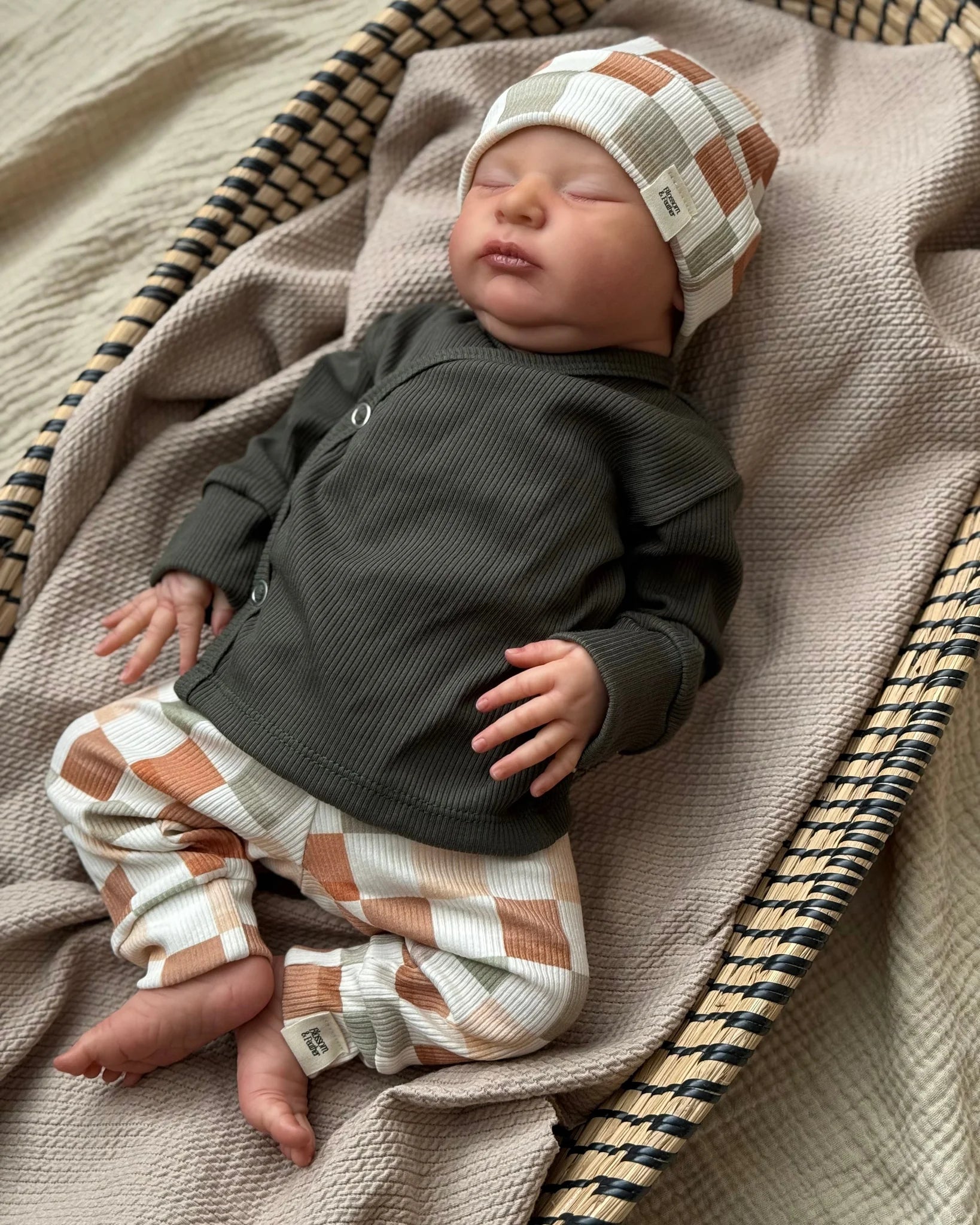 Overslagshirtje rib | Legergroen afbeelding 3 - Blossom & Feather