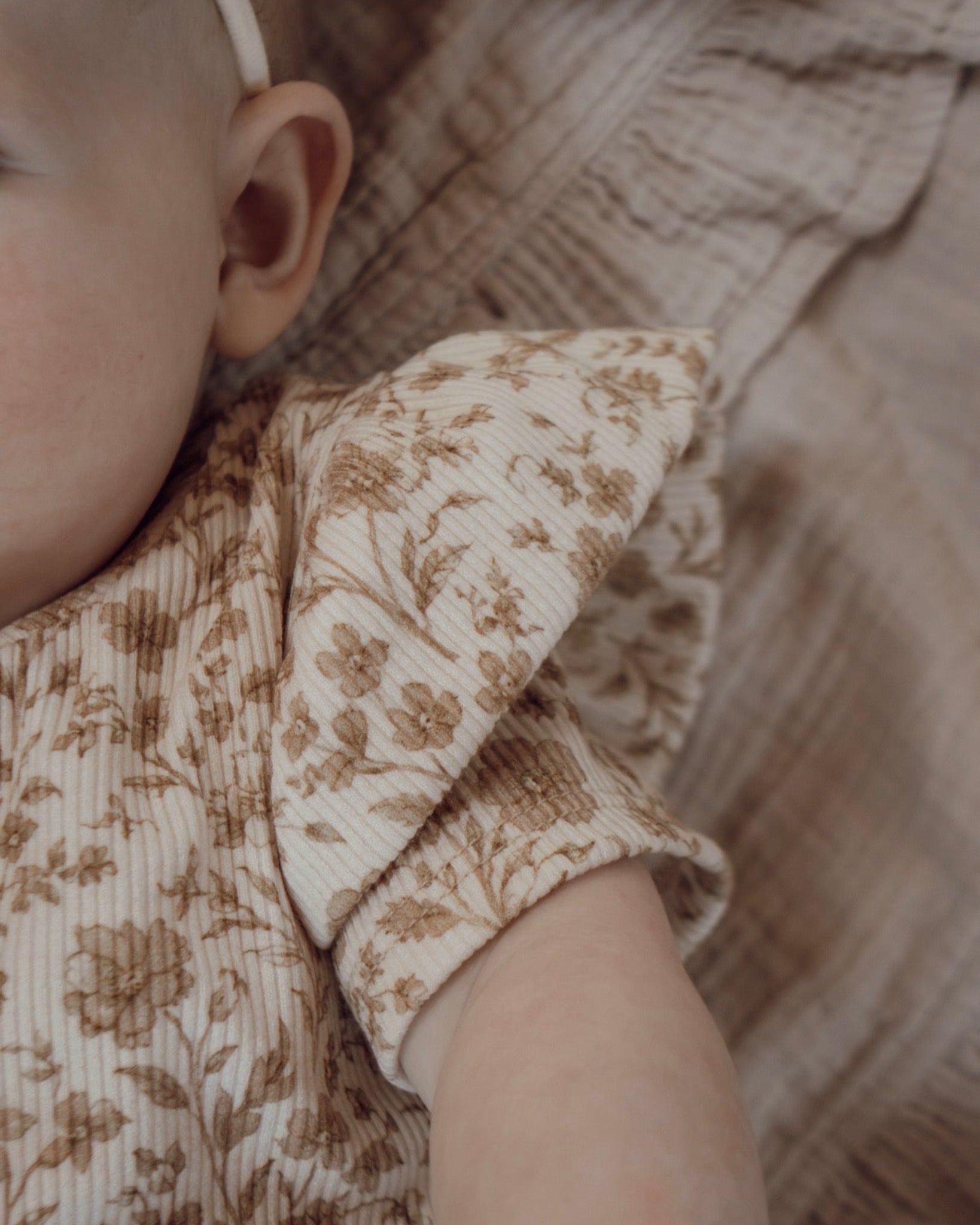 Shirtje rib | Vintage bloem | Ruffle afbeelding 2 - Blossom & Feather