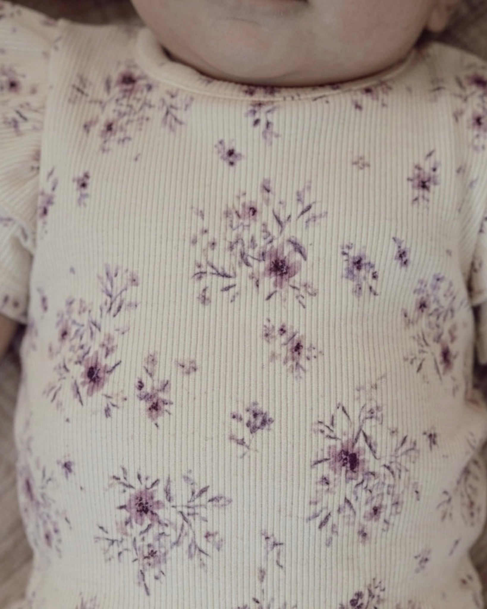 Shirtje rib | Kersenbloesem | Ruffle afbeelding 3 - Blossom & Feather