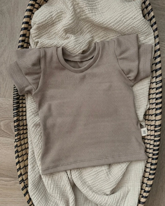 Shirtje rib | Taupe | Ruffle - Blossom & Feather