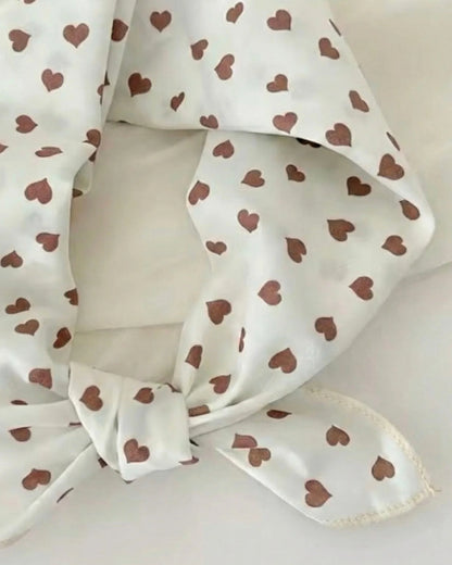 Bandana sjaaltje | Bruine hartjes . Op voorraad afbeelding 3 - Blossom & Feather