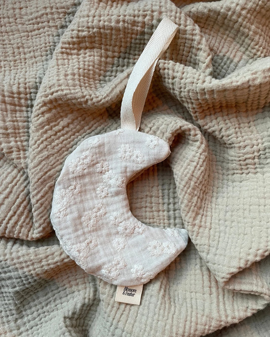 Speendoekje maan | Broderie | Ecru . Op voorraad - Blossom & Feather