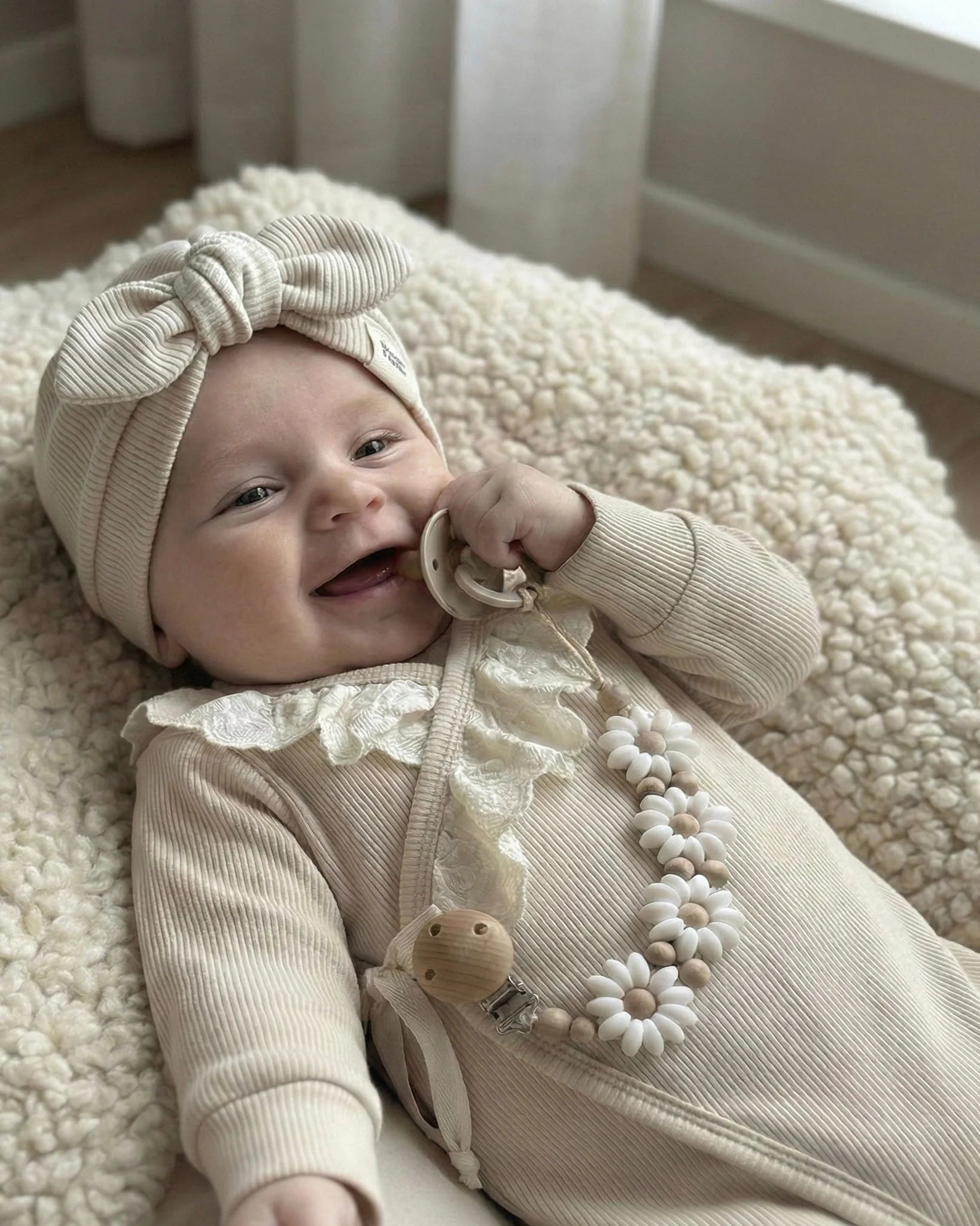 Speenkoord Daisy | Wit . Op voorraad afbeelding 1 - Blossom & Feather