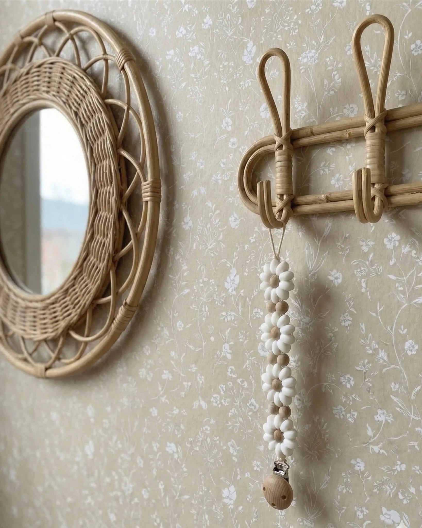 Speenkoord Daisy | Wit . Op voorraad afbeelding 4 - Blossom & Feather