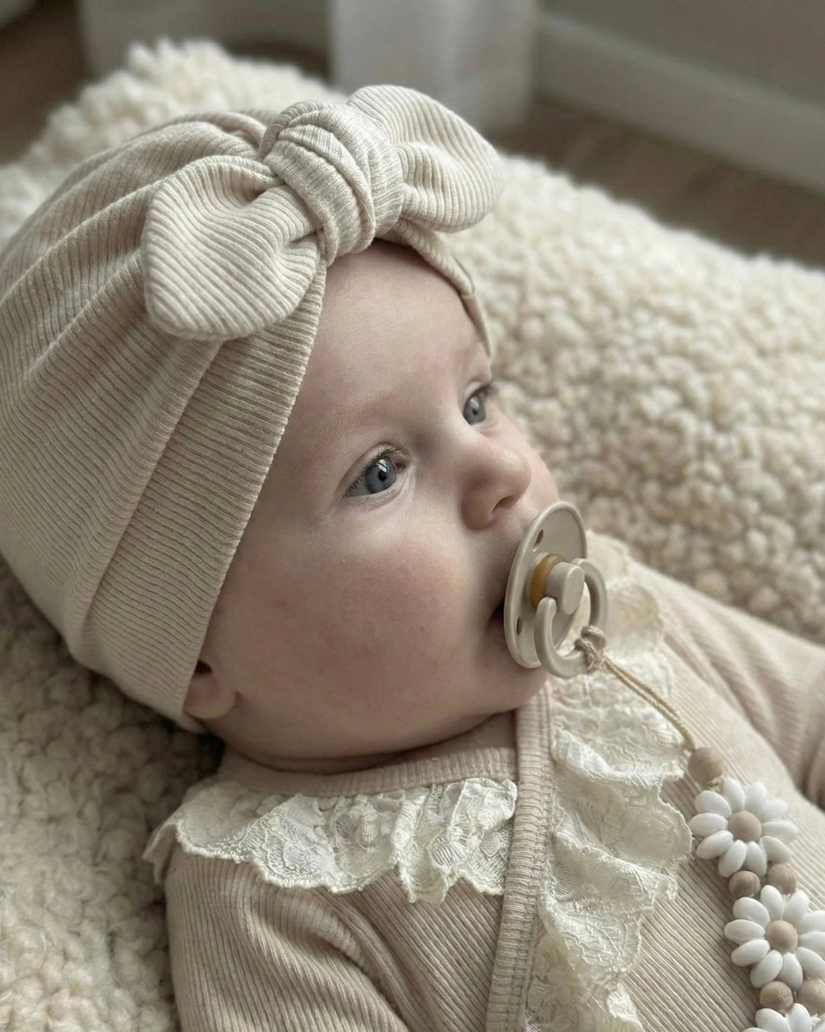 Speenkoord Daisy | Wit . Op voorraad afbeelding 5 - Blossom & Feather