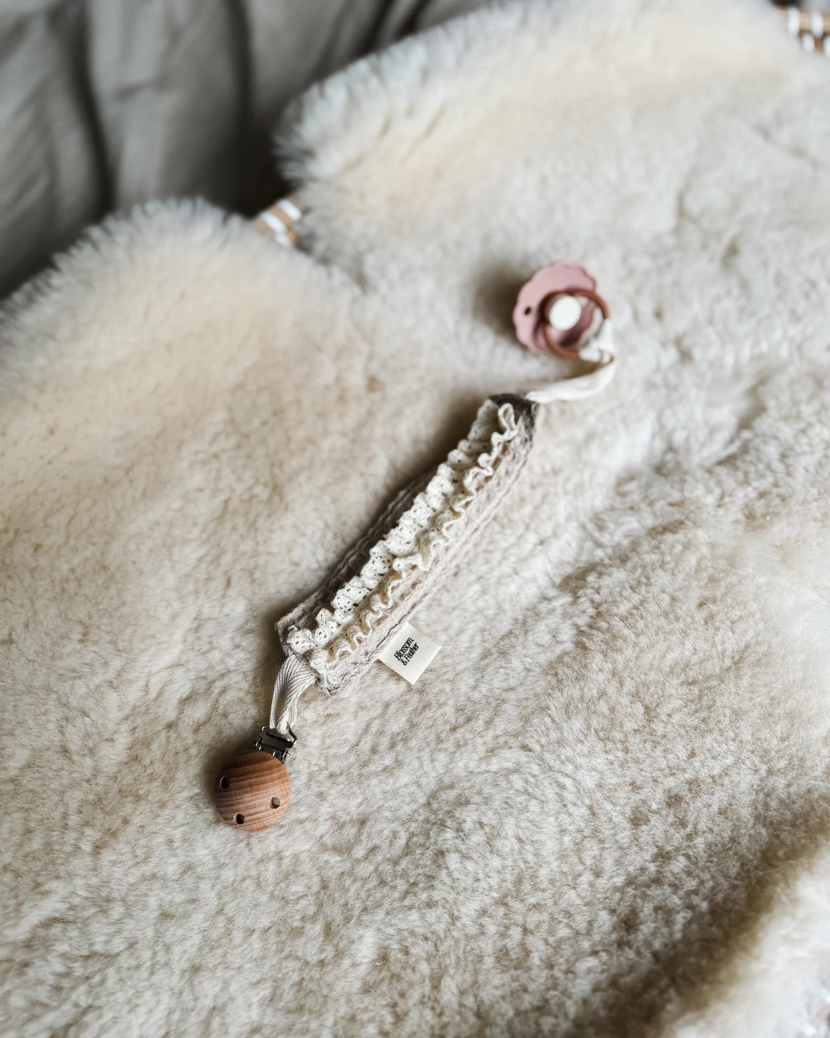 Speenkoord | Kant . Op voorraad afbeelding 3 - Blossom & Feather